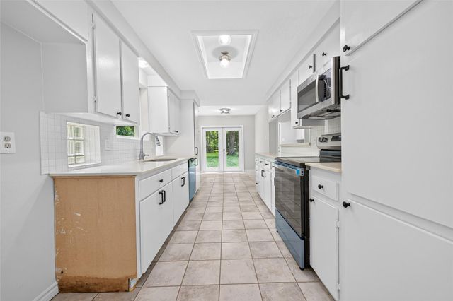 18747 Woodridge Drive, Conroe, TX 77302
