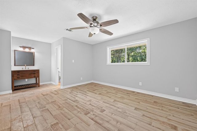 18747 Woodridge Drive, Conroe, TX 77302
