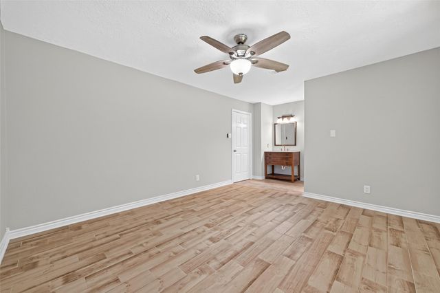 18747 Woodridge Drive, Conroe, TX 77302