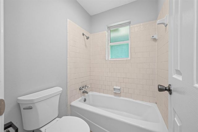 18747 Woodridge Drive, Conroe, TX 77302