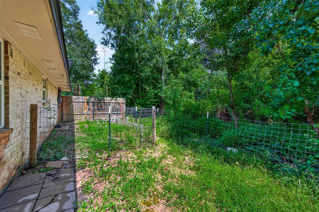 18747 Woodridge Drive, Conroe, TX 77302
