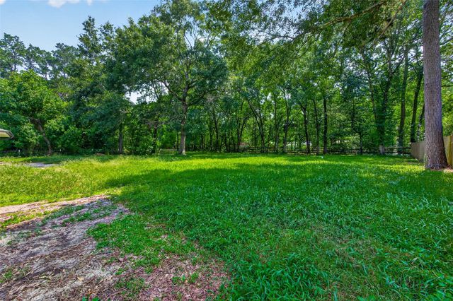 18747 Woodridge Drive, Conroe, TX 77302