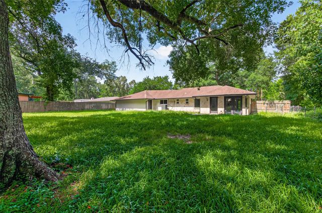 18747 Woodridge Drive, Conroe, TX 77302