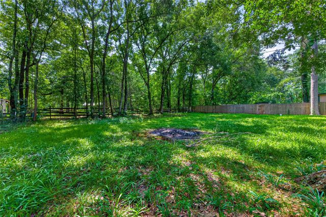 18747 Woodridge Drive, Conroe, TX 77302