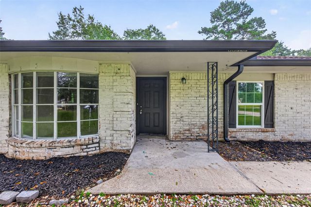 18747 Woodridge Drive, Conroe, TX 77302