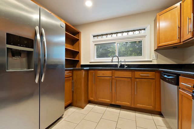 8717 Gardner Road, Fox River Grove, IL 60021