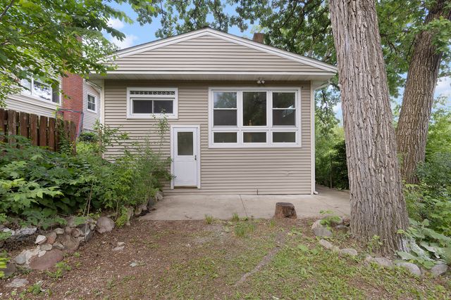 8717 Gardner Road, Fox River Grove, IL 60021