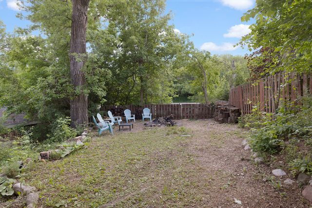 8717 Gardner Road, Fox River Grove, IL 60021