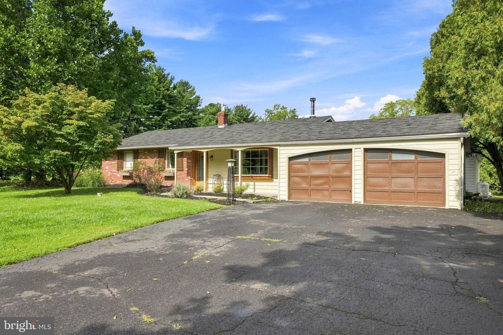 272 W SANDY RIDGE RD, DOYLESTOWN, PA 18901 — photo 2