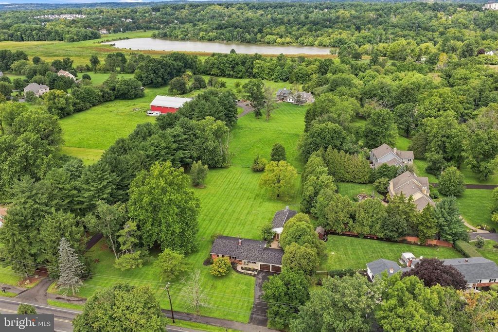 272 W SANDY RIDGE RD, DOYLESTOWN, PA 18901 — photo 4