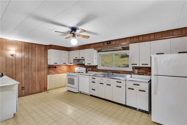 123 High St, Findlay Twp, PA 15126