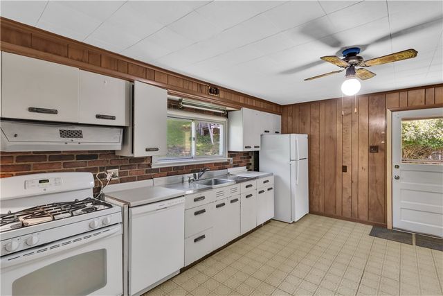 123 High St, Findlay Twp, PA 15126