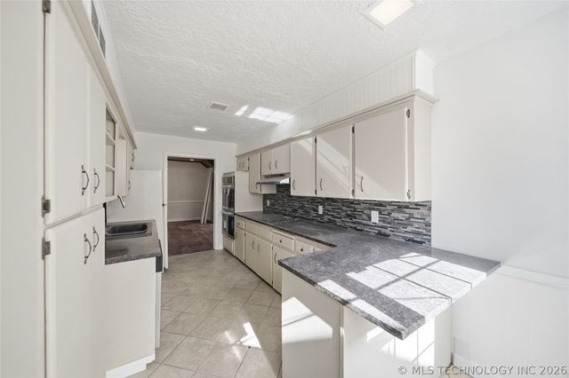3928 E 60th Place, Tulsa, OK 74135