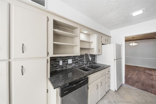 3928 E 60th Place, Tulsa, OK 74135