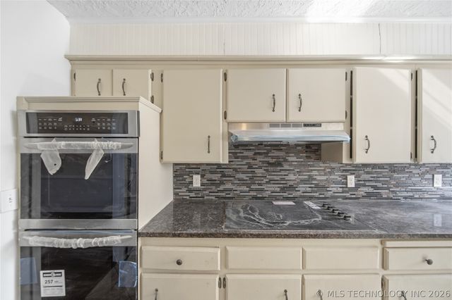 3928 E 60th Place, Tulsa, OK 74135