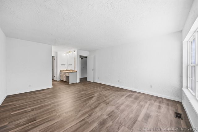 3928 E 60th Place, Tulsa, OK 74135