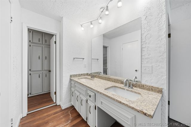 3928 E 60th Place, Tulsa, OK 74135