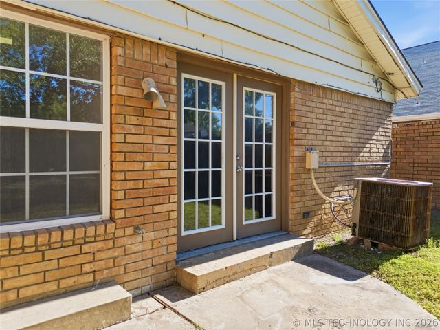 3928 E 60th Place, Tulsa, OK 74135