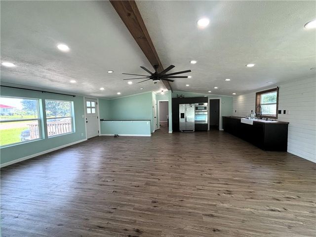 325 Lakeview Drive, Burlington, KS 66839