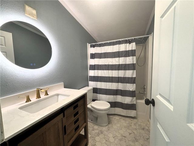 325 Lakeview Drive, Burlington, KS 66839