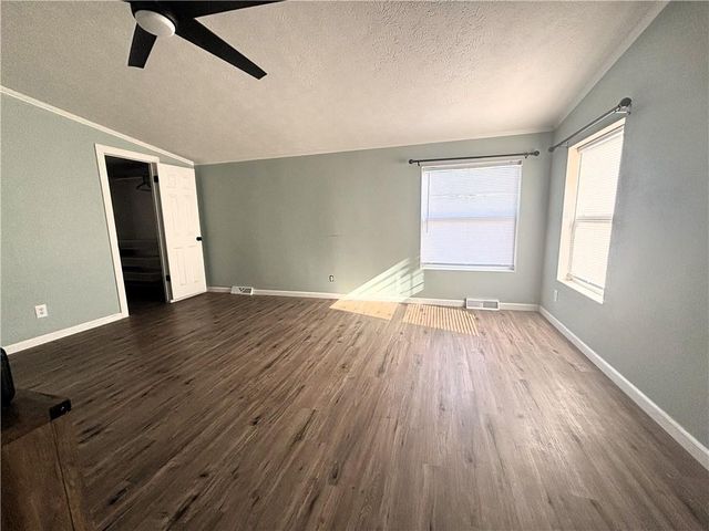 325 Lakeview Drive, Burlington, KS 66839