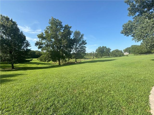 325 Lakeview Drive, Burlington, KS 66839