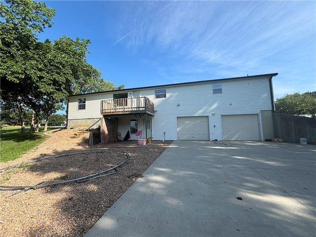 325 Lakeview Drive, Burlington, KS 66839