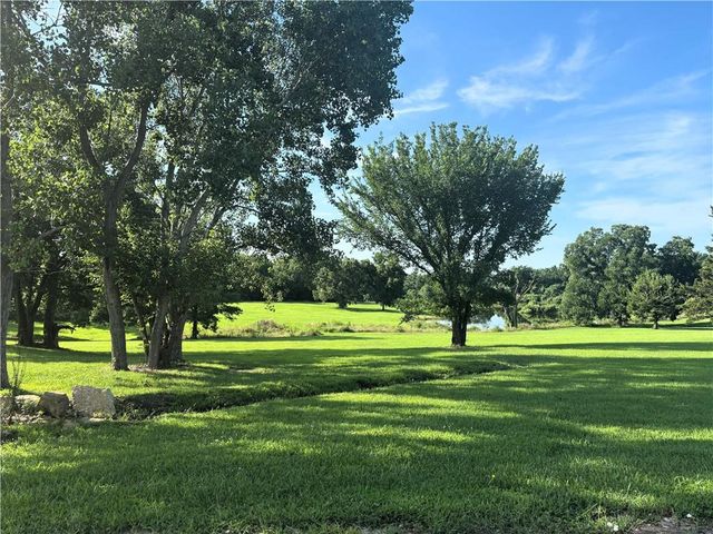 325 Lakeview Drive, Burlington, KS 66839