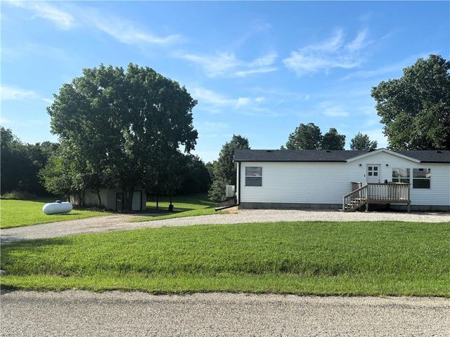 325 Lakeview Drive, Burlington, KS 66839