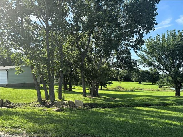 325 Lakeview Drive, Burlington, KS 66839