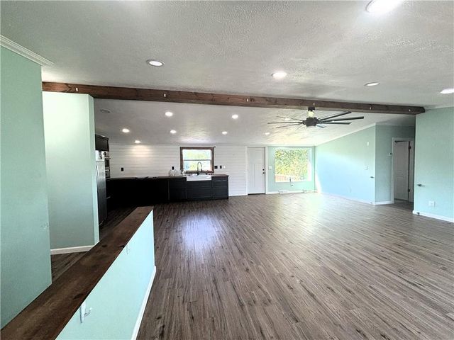 325 Lakeview Drive, Burlington, KS 66839