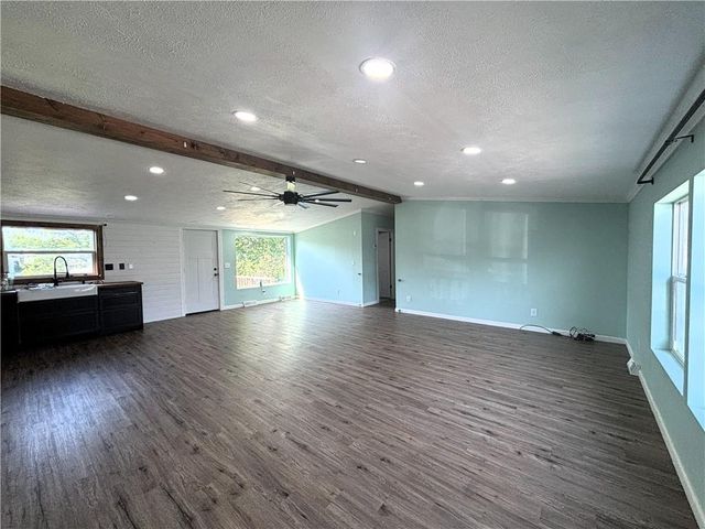 325 Lakeview Drive, Burlington, KS 66839