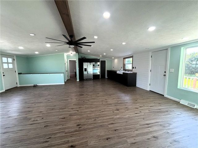 325 Lakeview Drive, Burlington, KS 66839