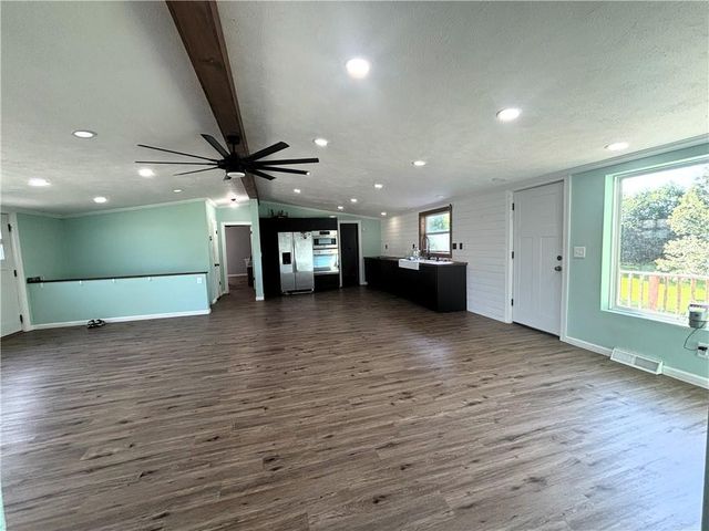 325 Lakeview Drive, Burlington, KS 66839
