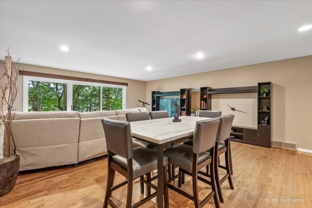 208 N Shore Drive, Oakwood Hills, IL 60013