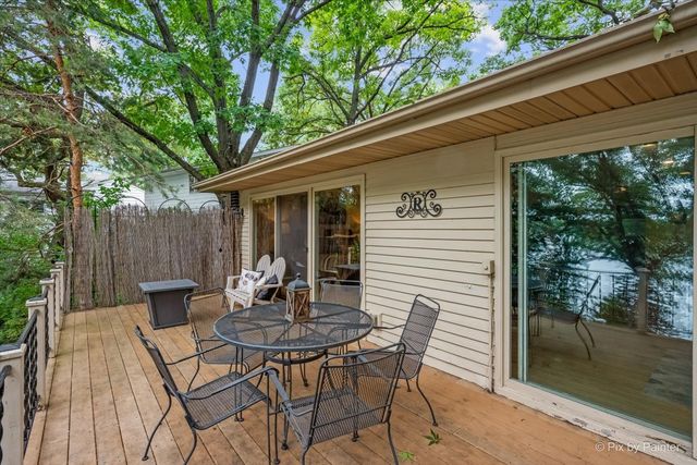 208 N Shore Drive, Oakwood Hills, IL 60013