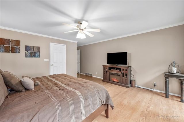 208 N Shore Drive, Oakwood Hills, IL 60013