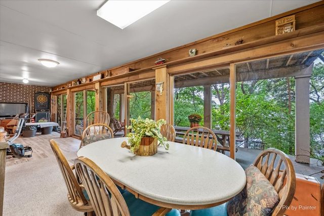 208 N Shore Drive, Oakwood Hills, IL 60013