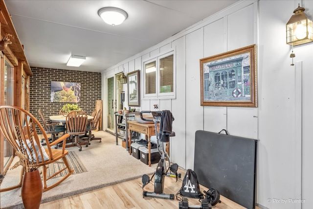 208 N Shore Drive, Oakwood Hills, IL 60013