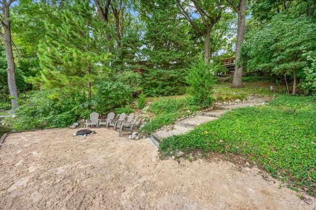 208 N Shore Drive, Oakwood Hills, IL 60013