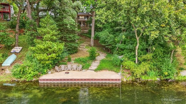208 N Shore Drive, Oakwood Hills, IL 60013