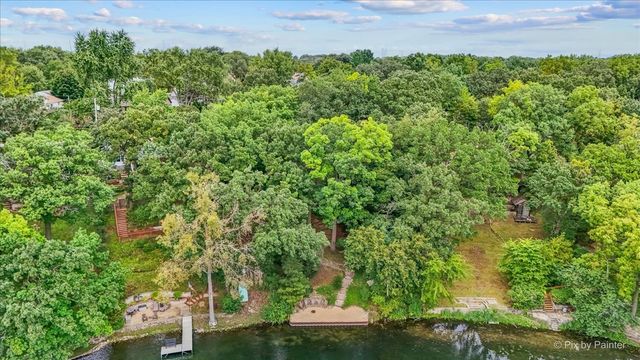 208 N Shore Drive, Oakwood Hills, IL 60013
