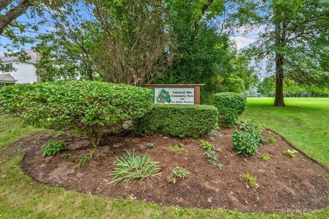 208 N Shore Drive, Oakwood Hills, IL 60013