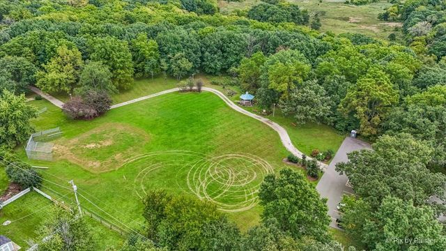 208 N Shore Drive, Oakwood Hills, IL 60013