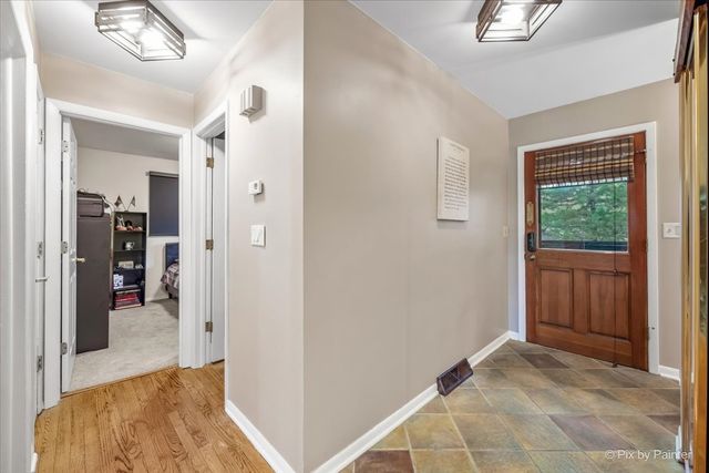 208 N Shore Drive, Oakwood Hills, IL 60013