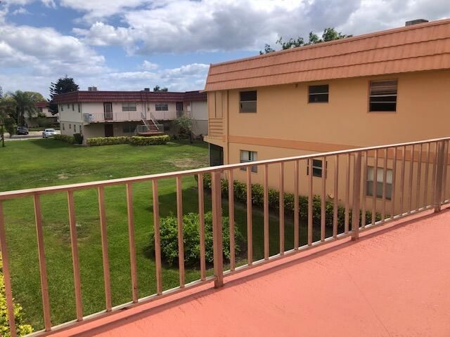 662 Saxony Trail N, Delray Beach, FL 33446