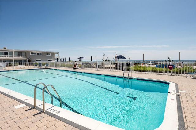 585 Dune A18, Westhampton, NY 11977