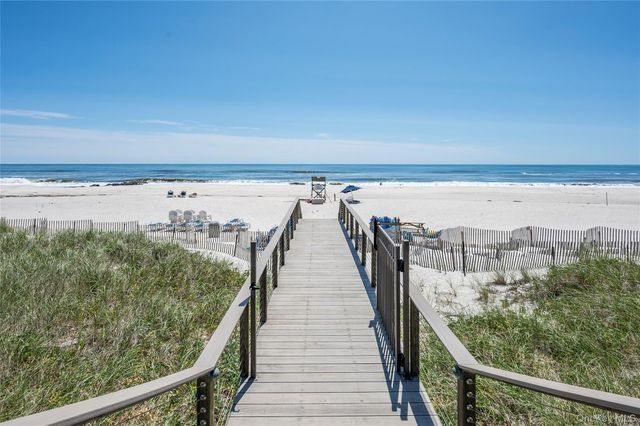 585 Dune A18, Westhampton, NY 11977