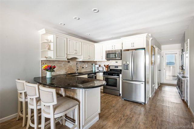 585 Dune A18, Westhampton, NY 11977