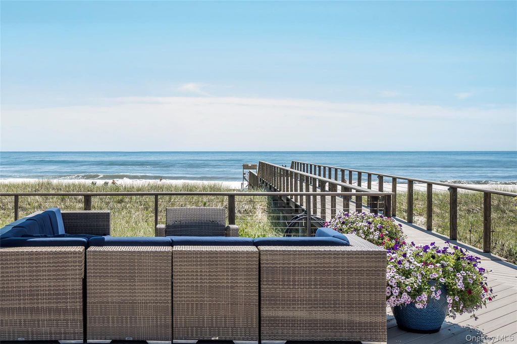 585 Dune A18, Westhampton, NY 11977